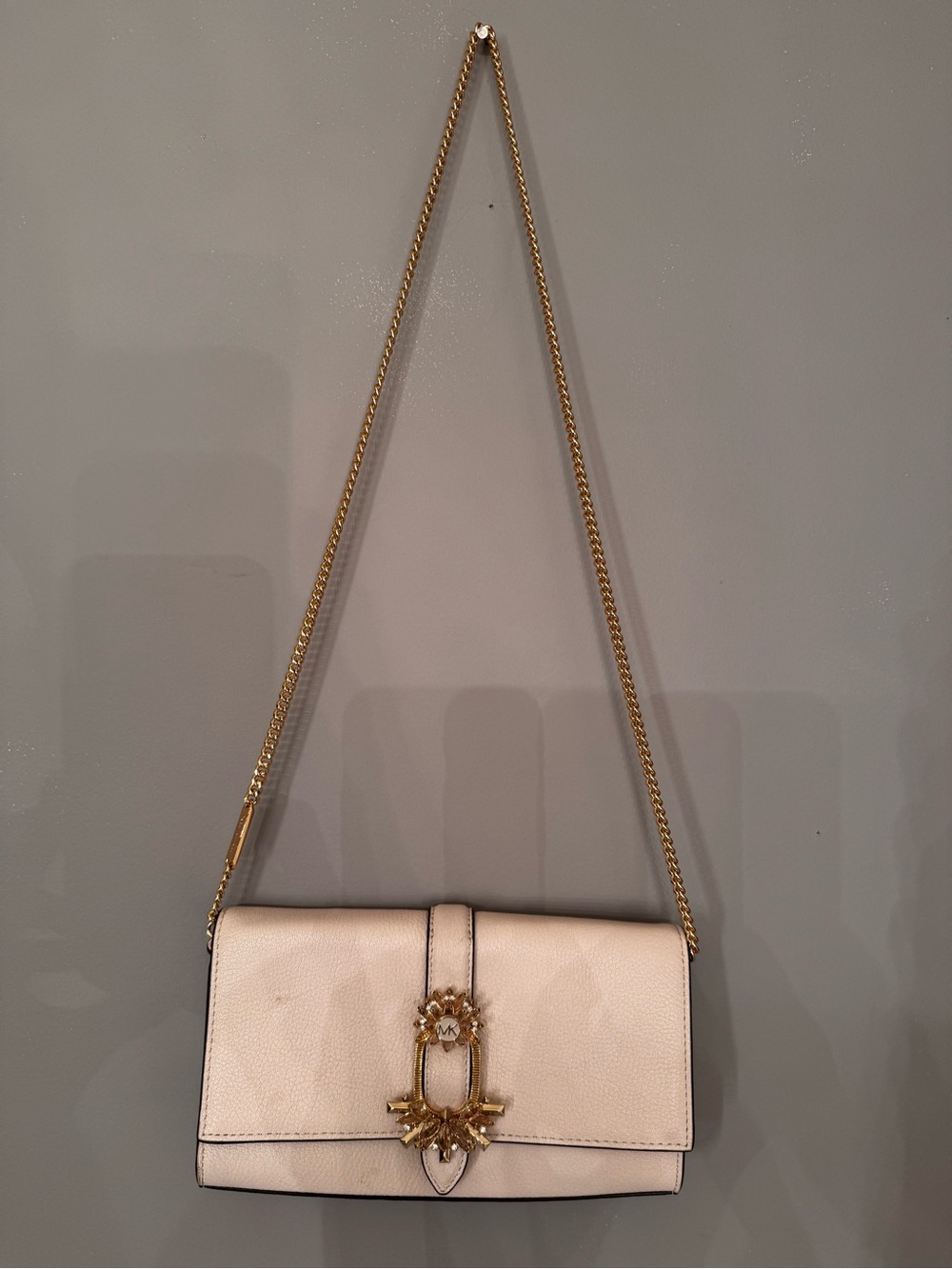 Michael Kors Women's Cream Shoulder Bag with Gold Chain